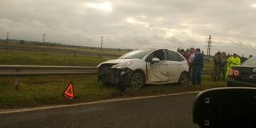 Accidente en la autopista Rosario-Cu00f3rdoba entre dos autos