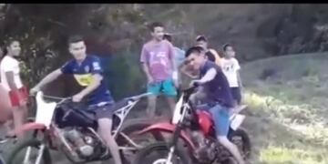 Un lesionado en una moto trilla clandestina en Villa Bonita