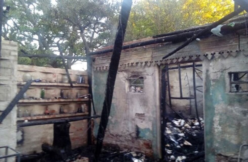 Se prendió fuego una biblioteca y se perdieron seis mil libros