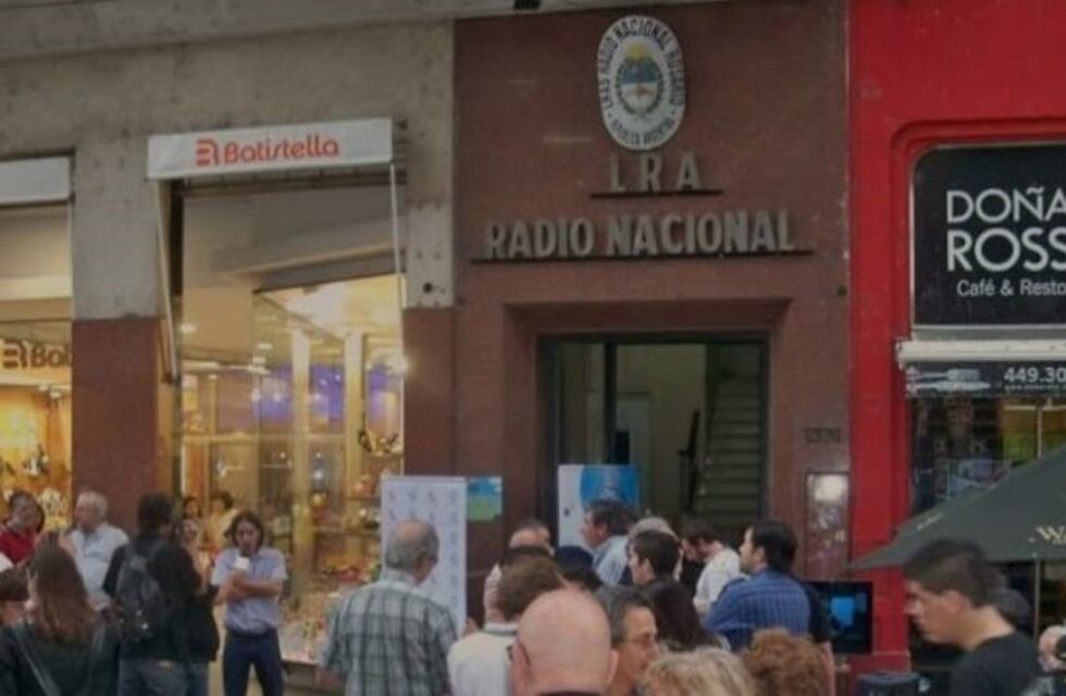 Bancarios se suman a la protesta de trabajadores de LT3 y Radio Nacional
