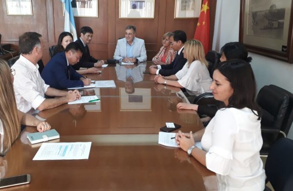 El intendente recibió a una delegación china de directivos universitarios
