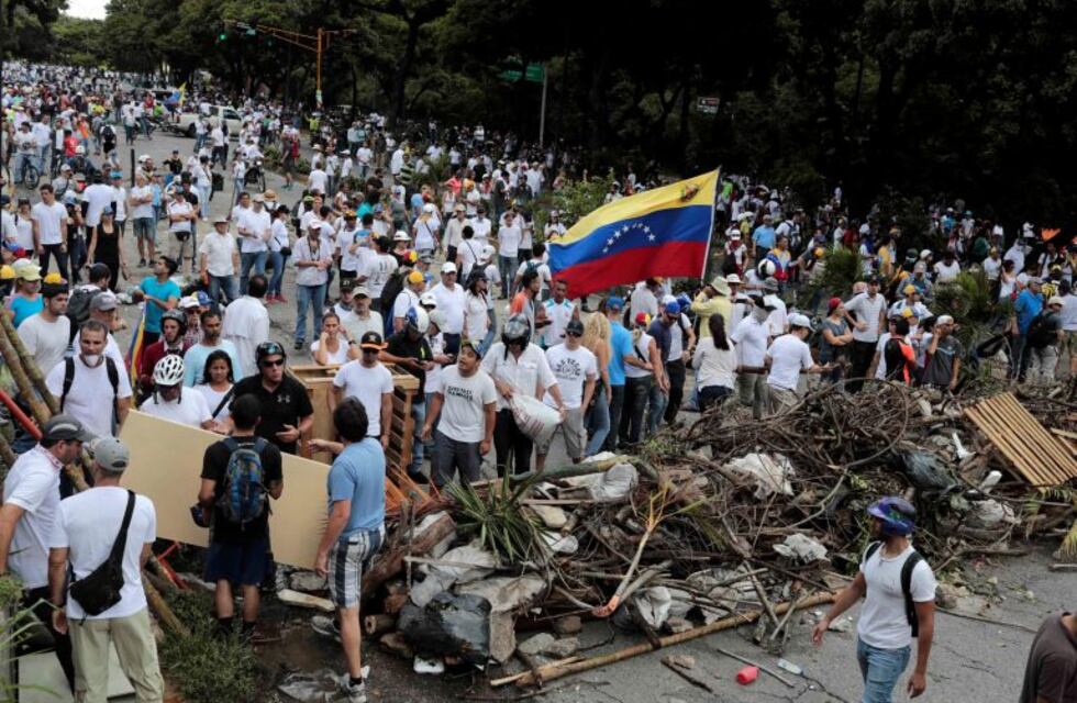 La Fiscalía venezolana confirma la muerte de un opositor y un candidato constituyente