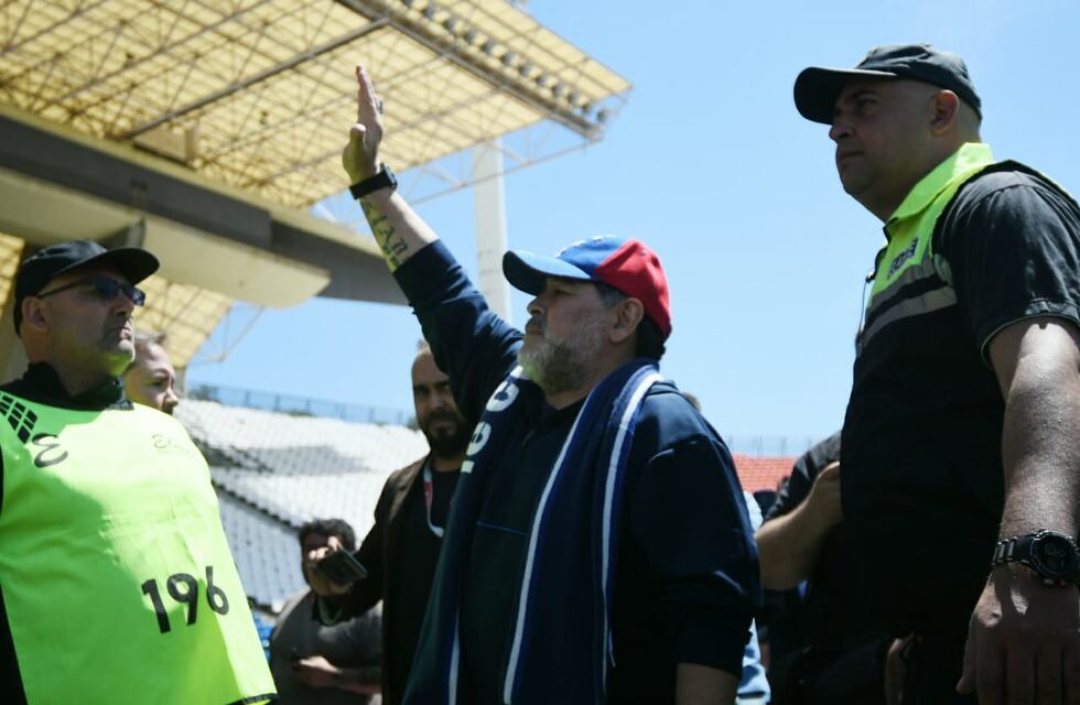 El gobernador de Mendoza, legisladores e intendentes recordaron al astro de fútbol en las redes sociales