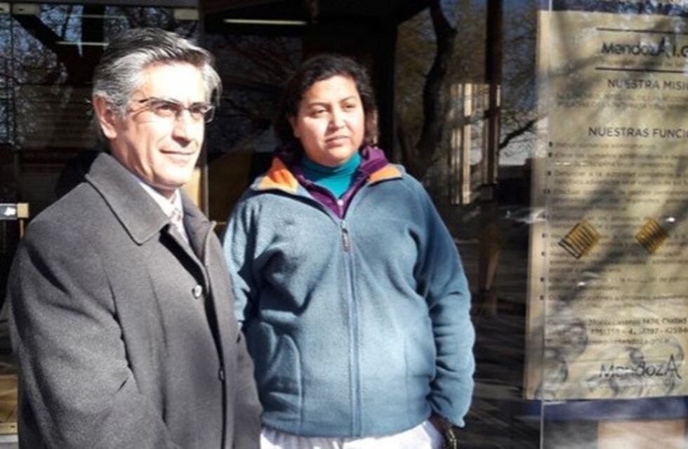 La pasajera detenida busca al joven que le pagó el boleto