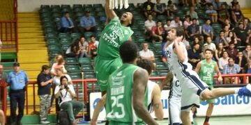 Meyinsse fue otra vez doble figura, en la victoria de Atenas sobre Boca\u002E