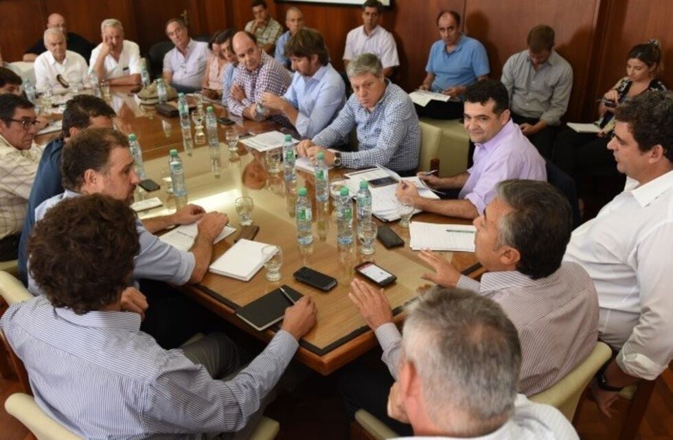 Cornejo se comprometió con los productores a reclamar a la Nación por la tarifas de luz