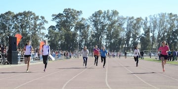 Casi 400 chicos se integran en jornada de atletismo