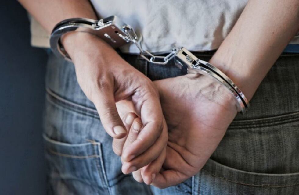 Crio a su nieto, este se hizo adicto y terminó denunciándolo por violento