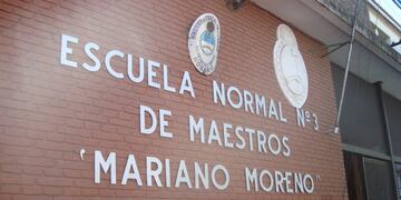 Para evitar que lo multaran, atropello dos veces a un inspector