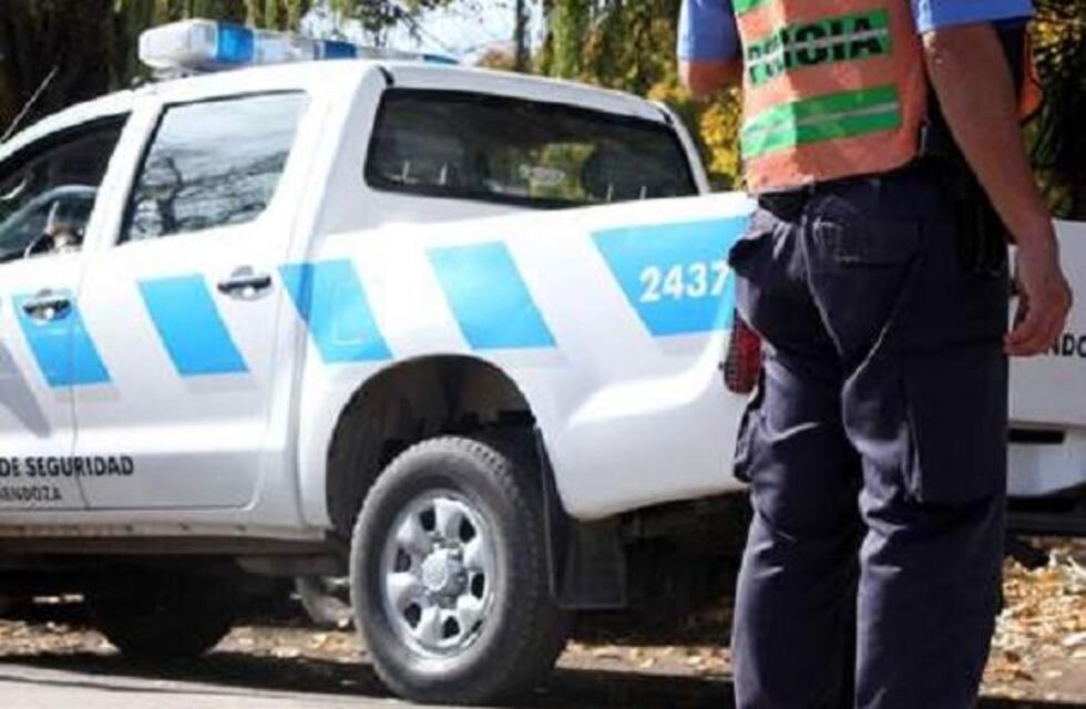 Policías en la mira por violencia y por "prestar" el uniforme