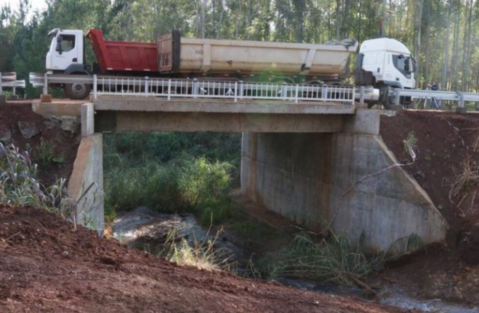 Habilitaron el nuevo puente en sobre el arroyo Guaraypo en Montecarlo