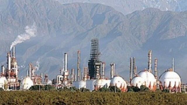 YPF informu00f3 que el 60% de la capacidad de refineru00eda de Luju00e1n de Cuyo se encuentra afectada con riesgo de desabastecimiento de combustible