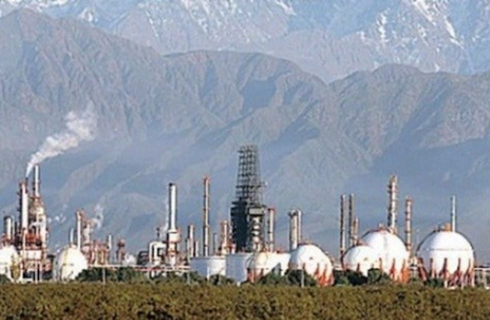 YPF hará una millonaria inversión en la refinería de Mendoza