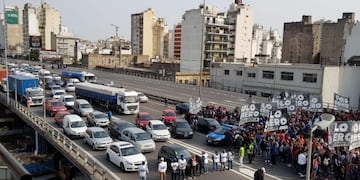 Corte en la autopista 25 de Mayo (Foto: TN\u002Ecom\u002Ear)\u002E