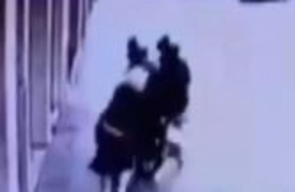 Dos motochorros agredieron a una jubilada para robarle en Villa Pueyrredón