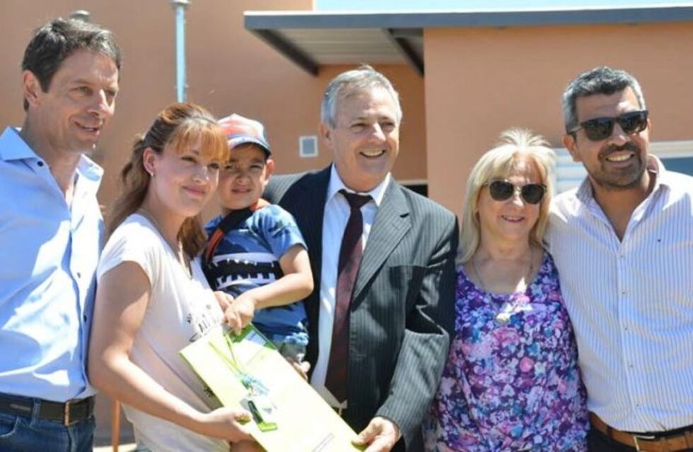 Entregaron cuatro viviendas sociales del Plan "Mi Casa" en Ataliva Roca
