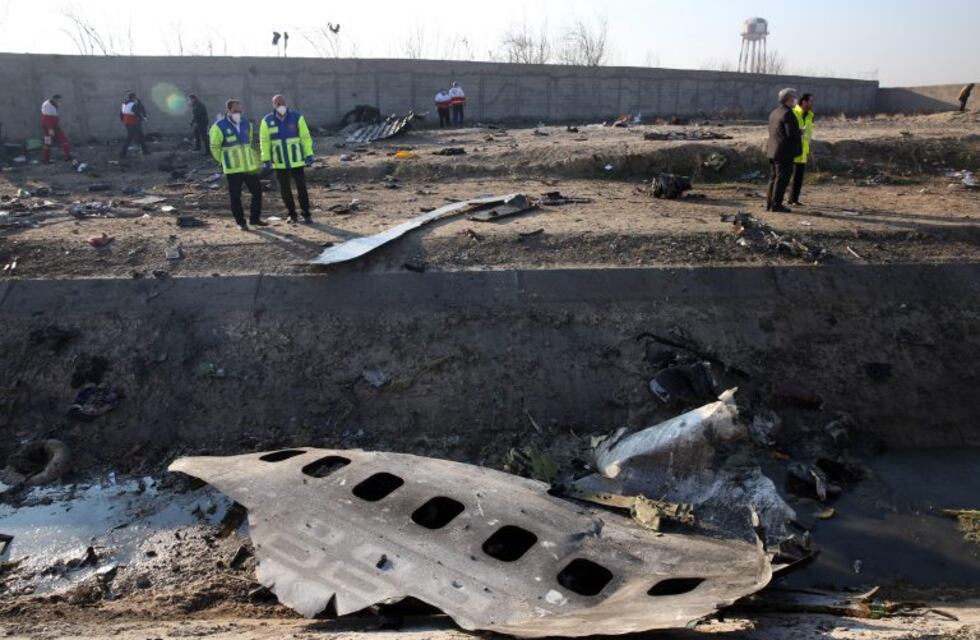 Difundieron un video del momento en el que el misil impacta contra el avión que cayó en Teherán