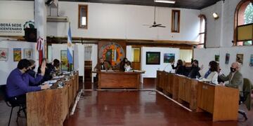 Los funcionarios del Tribunal de Faltas serán seleccionados por un Jurado Evaluador