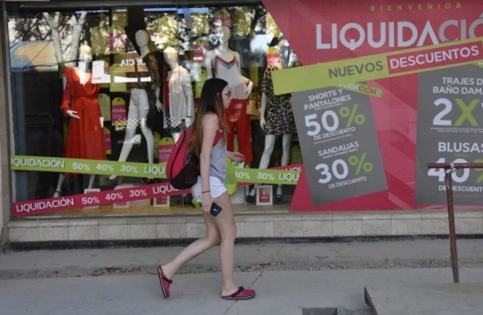 En San Juan, el comercio lanza su tercer gran remate de febrero