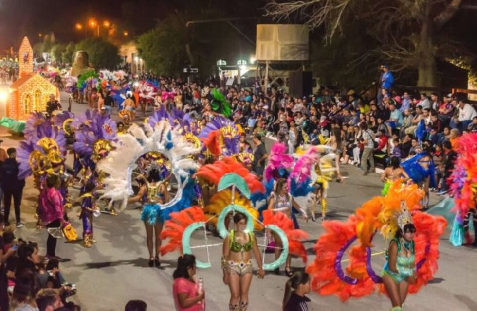 El fin de semana explotó el Carnaval en Dolavon con más de 15.000 personas