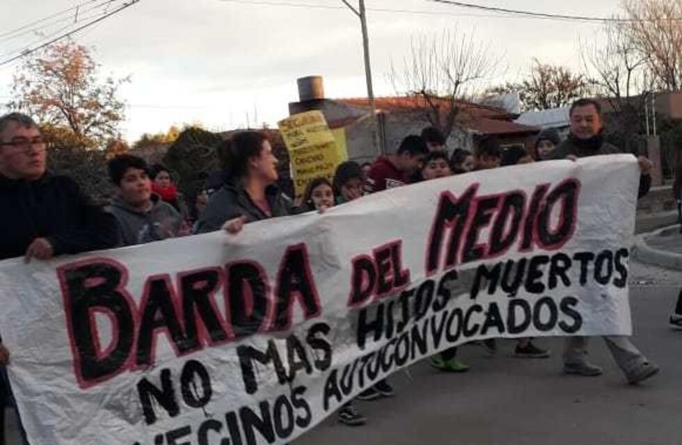 Barda del Medio: vecinos autoconvocados marcharon por el trágico accidente de un chico de 13 años