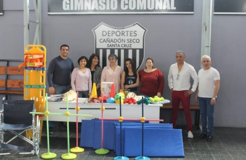 Entrega de elementos para actividad física y de primeros auxilios