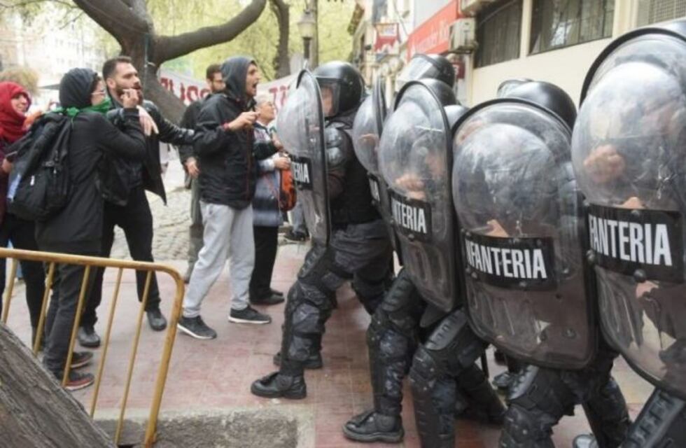 La Provincia será querellante y buscará al agresor que le hundió el cráneo a un policía