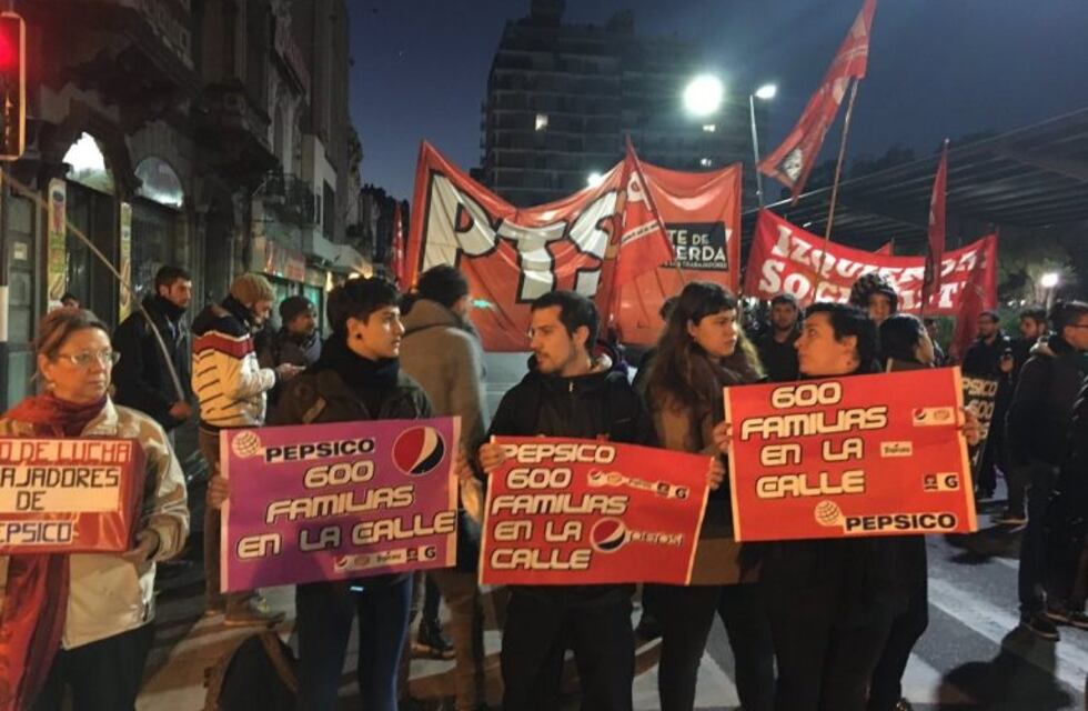 Cortaron la calle frente a la Plaza Sarmiento en una protesta contra los 600 despidos en Pepsico