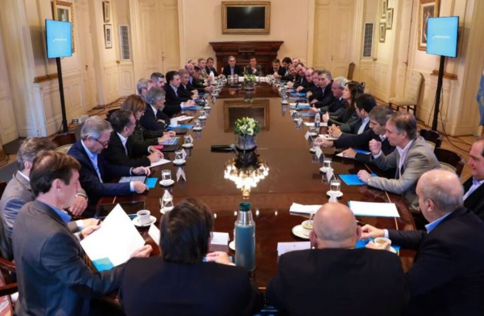 El Gobierno busca "un gran acuerdo nacional" con la oposición para acelerar la reducción del déficit fiscal