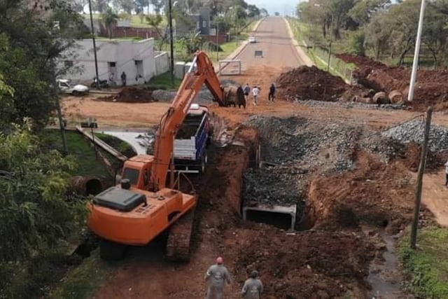 Construyen desagüe de 40 metros hacia el río en la Avenida Centenario de Posadas\u002E