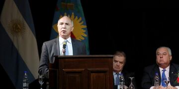 DYN15, LA PLATA, 27/10/2016, EL PRESIDENTE DE LA CORTE SUPREMA RICARDO LORENZETTI, EN LA INAUGURACIu00d3N DE LA VII CONFERENCIA NACIONAL DE JUECES u201cPOR UNA JUSTICIA AL SERVICIO DEL CIUDADANOu201dORGANIZADA POR LA CORTE SUPREMA, EN LA CIUDAD DE LA PLATA. FOTO:DYN/SALVADOR SANTIAGO.