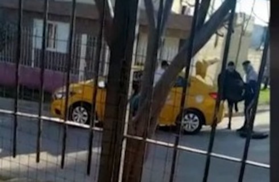 Un taxista fue engañado por una pasajera que lo entregó a los ladrones en Córdoba: uno de ellos fue detenido