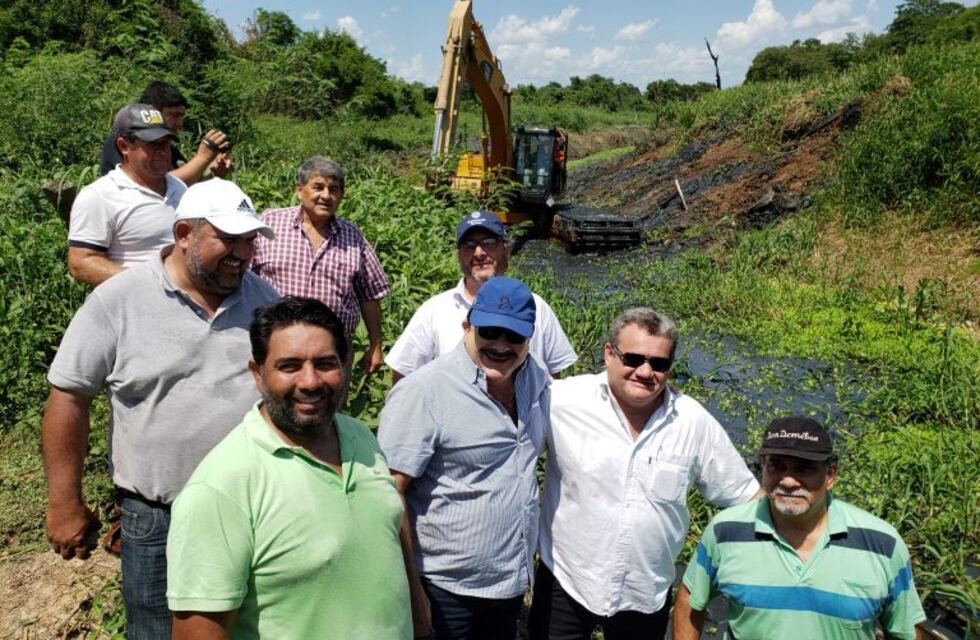 Intendente de Clorinda y de Nanawa del Paraguay supervisaron la limpieza del río fronterizo