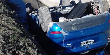 El vehículo terminó sobre un canal de agua cementado en Roca\u002E