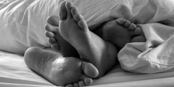 Se conocieron las posturas sexuales más peligrosas para los hombres\u002E