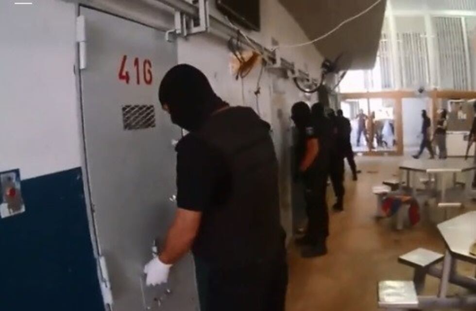 Celulares, chips y cargadores fueron incautados en una requisa sorpresiva en el penal de Pérez