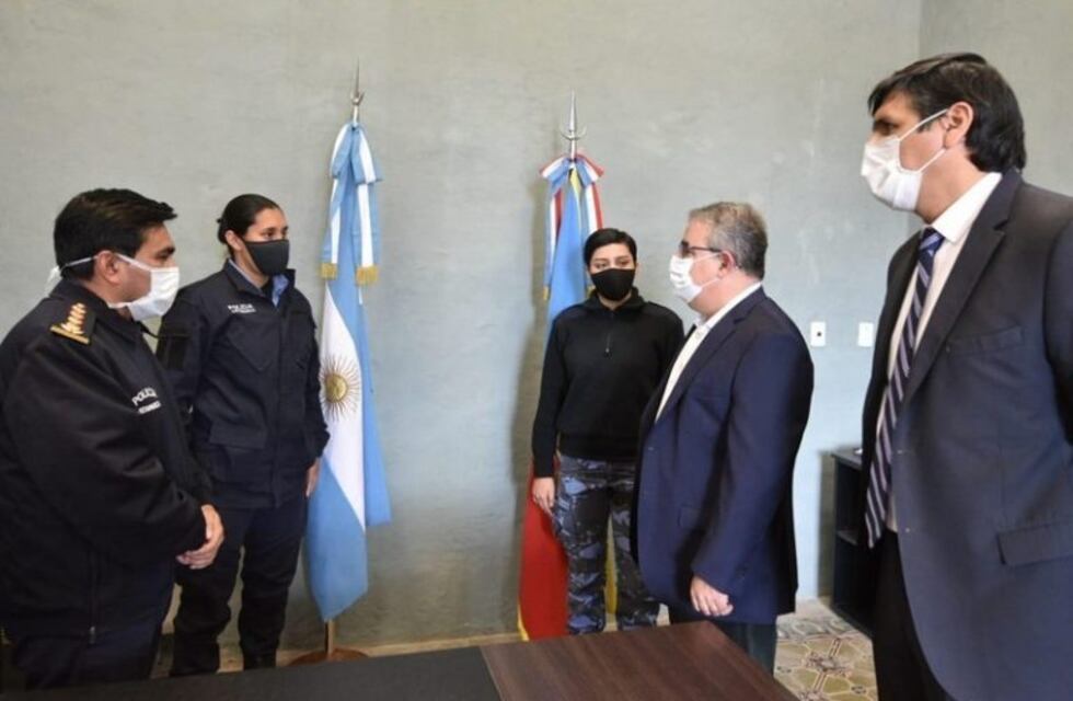 Raúl Jalil puso en funciones a nuevos agentes de la Policía