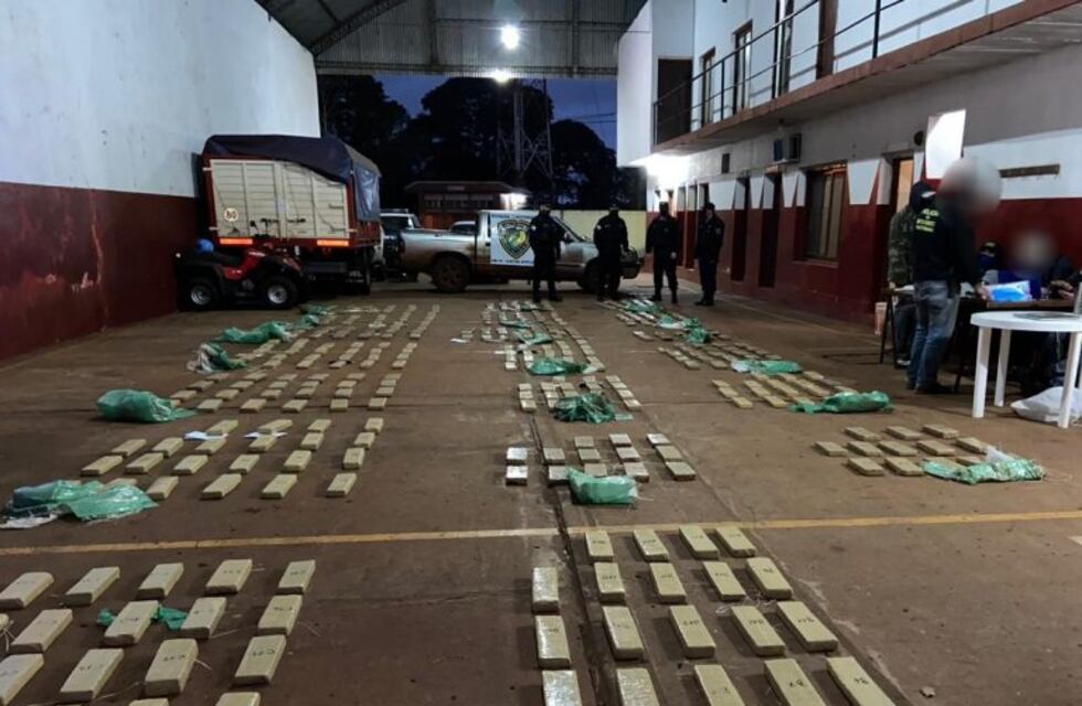 Interceptan una camioneta con 386 kilos de marihuana en Hipólito Irigoyen
