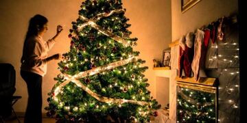 El método viral de TikTok para armar el árbol de Navidad.