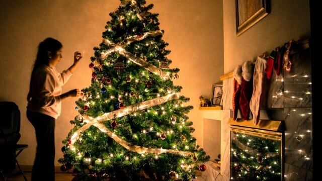 El método viral de TikTok para armar el árbol de Navidad.