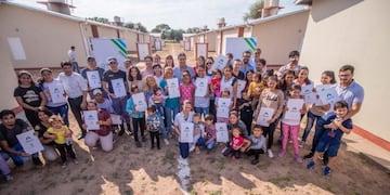 Las 20 familias beneficiadas expresaron su satisfacción por acceder a su hogar\u002E (Prensa Casa de Gobierno)