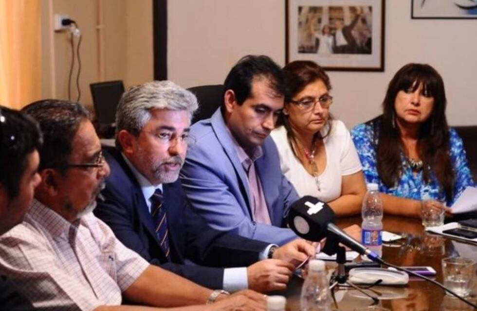 Hoy se reúnen los gremios docentes con Educación