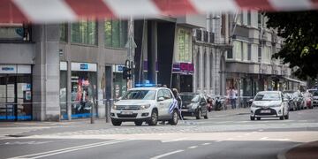 El boulevard d'Avroy en Lieja, Bélgica, donde tuvo lugar una toma de rehenes\u002E Tres personas murieron, dos de ellas policías, informó la agencia Belga, que cita a las autoridades locales\u002E Foto: Frederic De Biolley/BELGA/dpa