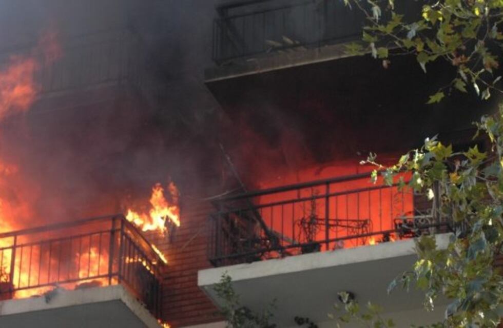 Mal de amores: quiso quemar las cartas de su ex pero incendió el departamento