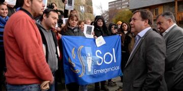 Imagen archivo\u002E El gobernador Alberto Weretilneck se reunió con los empleados del Sanatorio del Sol