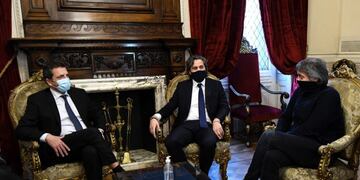 Imágenes de la previa de la exposición del Jefe de Gabinete de Ministros, Santiago Cafiero, en la Camara de Diputados de la Nación, junto con el Presidente de la Camara, Sergio Massa, y el Presidente del Bloque del oficialismo, Máximo Kirchner, entre otros varios legisladores y funcionarios nacionales\u002E (Foto: Presidencia)