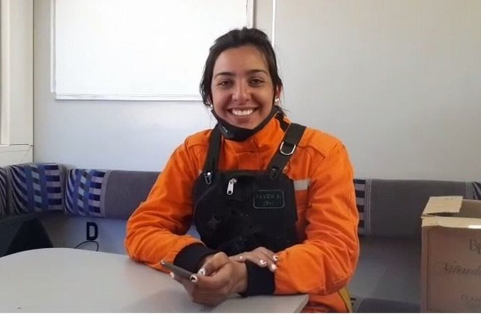 Es bombera voluntaria de La Cumbre y rindió una materia en plena lucha contra el fuego