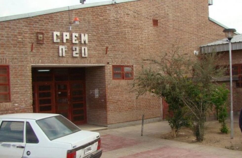 Lo amenazan con abusar de él y prenderle fuego la casa porque se niega a comprarles droga