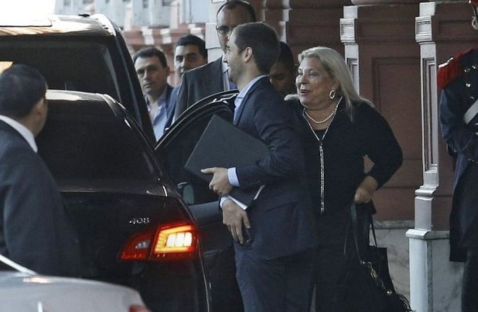 Carrió visitó la Casa Rosada y afirmó que "el dólar va a bajar"