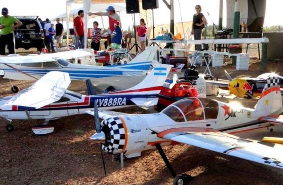 Los fanáticos del aeromodelismo compiten en General Alvear